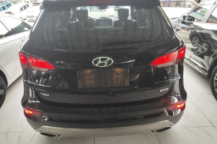 Used Hyundai Santa Fe 2017 2.0T Automatic All-Wheel Drive Smart 7-Seater Rear