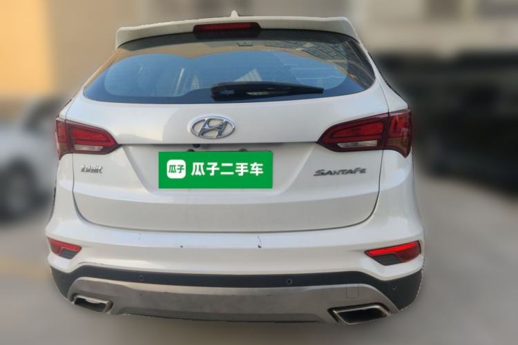 Used Hyundai Santa Fe 2017 2.0T Automatic Two-Wheel Drive Smart Version 7 Seats Rear