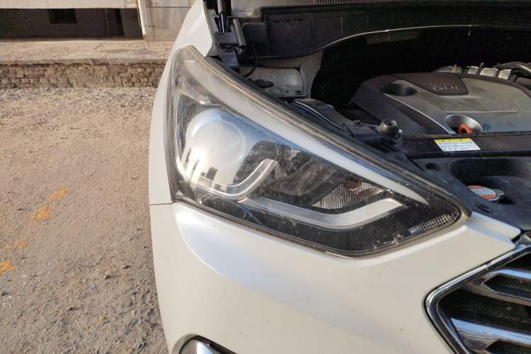 Used Hyundai Santa Fe 2017 2.0T Automatic All-Wheel Drive Smart 7-Seater Right Front Headlight