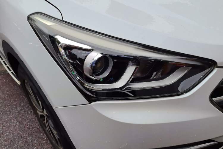 Used Hyundai Santa Fe 2017 2.0T Automatic All-Wheel Drive Smart 7-Seater Right Front Headlight