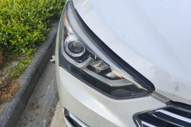 Used Hyundai Santa Fe 2017 2.0T Automatic Two-Wheel Drive Smart Version 7 Seats Right Front Headlight