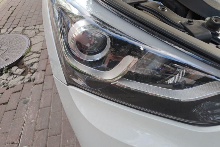 Used Hyundai Santa Fe 2017 2.0T Automatic All-Wheel Drive Smart 7-Seater Right Front Headlight