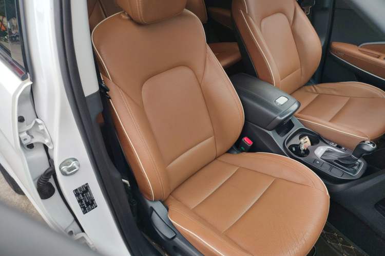 Used Hyundai Santa Fe 2017 2.0T Automatic All-Wheel Drive Smart 7-Seater Right Front Seat