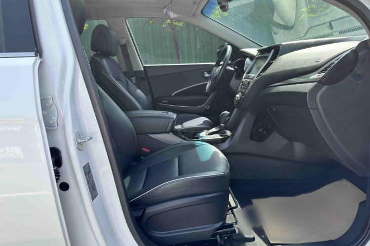 Used Hyundai Santa Fe 2017 2.0T Automatic All-Wheel Drive Smart 7-Seater Right Front Seat