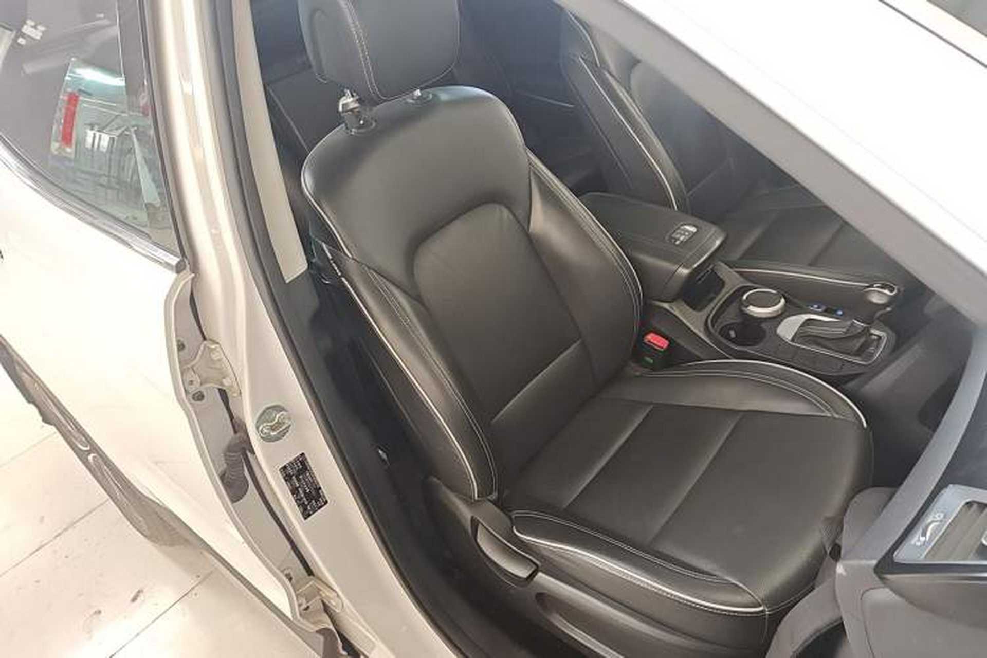 Used Hyundai Santa Fe 2017 2.0T Automatic All-Wheel Drive Smart 7-Seater Right Front Seat
