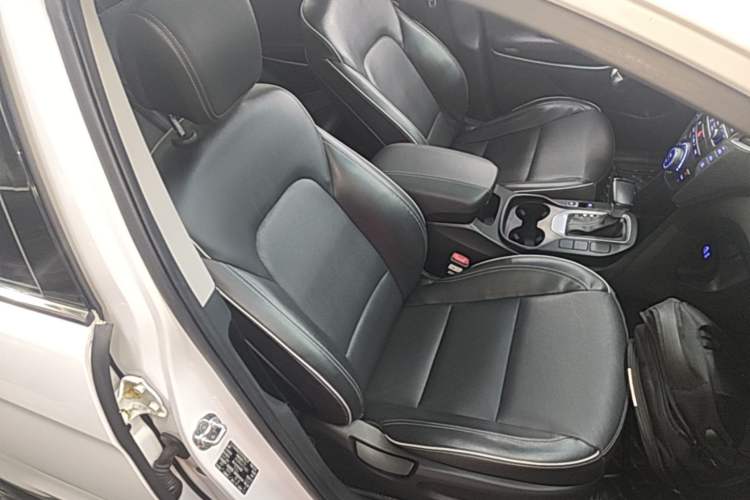 Used Hyundai Santa Fe 2017 2.0T Automatic Two-Wheel Drive Smart Version 7 Seats Right Front Seat
