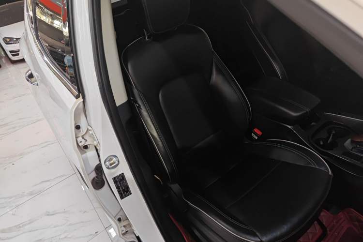 Used Hyundai Santa Fe 2017 2.0T Automatic Two-Wheel Drive Smart Version 7 Seats Right Front Seat
