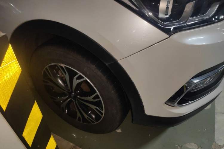 Used Hyundai Santa Fe 2017 2.4L Automatic Two-Wheel Drive Smart Version 5 Seats Right Front Wheel Hub