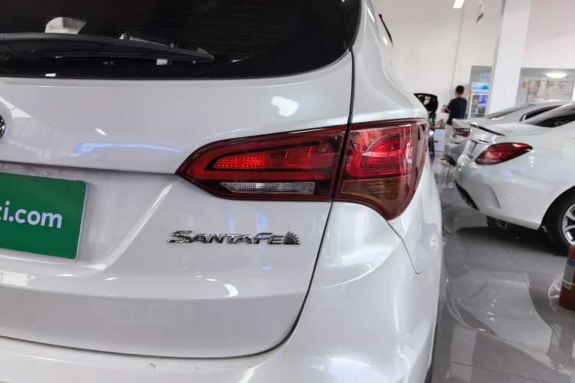 Used Hyundai Santa Fe 2017 2.0T Automatic Two-Wheel Drive Smart Version 7 Seats Right Rear Taillight