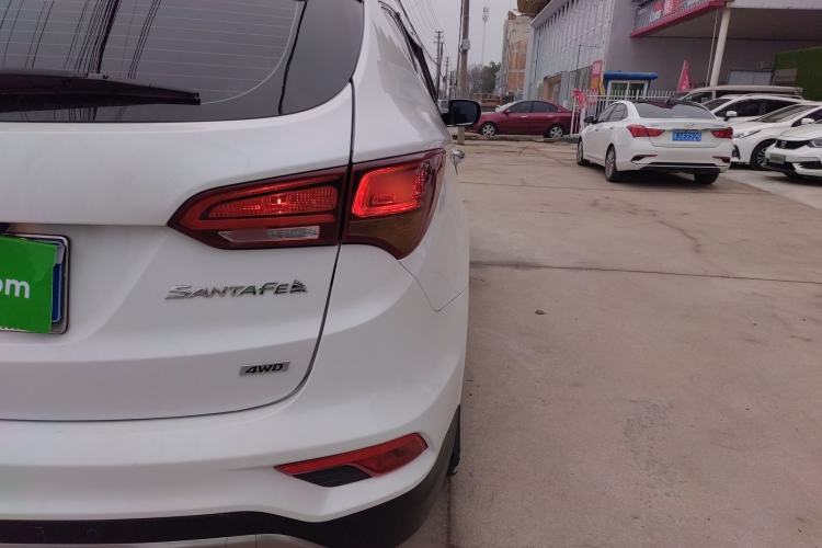 Used Hyundai Santa Fe 2017 2.0T Automatic All-Wheel Drive Smart 7-Seater Right Rear Taillight
