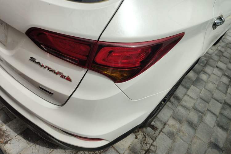 Used Hyundai Santa Fe 2017 2.0T Automatic All-Wheel Drive Smart 7-Seater Right Rear Taillight