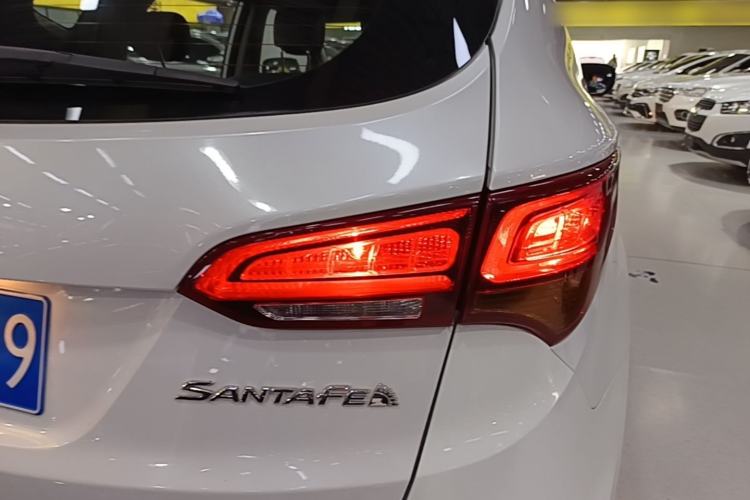 Used Hyundai Santa Fe 2017 2.0T Automatic All-Wheel Drive Smart 7-Seater Right Rear Taillight