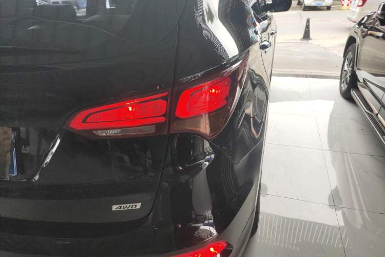Used Hyundai Santa Fe 2017 2.0T Automatic All-Wheel Drive Smart 7-Seater Right Rear Taillight