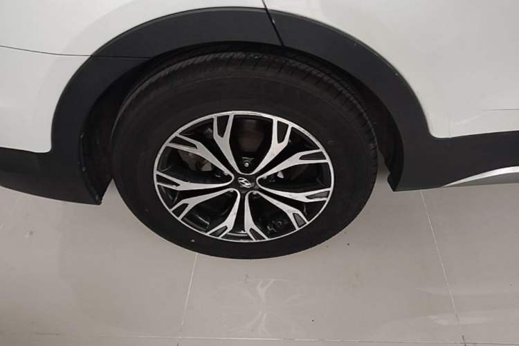 Used Hyundai Santa Fe 2017 2.0T Automatic All-Wheel Drive Smart 7-Seater Right Rear Wheel Hub