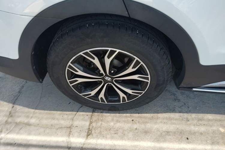 Used Hyundai Santa Fe 2017 2.4L Automatic Two-Wheel Drive Smart Version 5 Seats Right Rear Wheel Hub