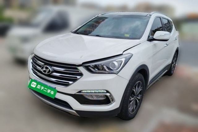 Used Hyundai Santa Fe 2017 2.4L Automatic Two-Wheel Drive Smart Version 5 Seats