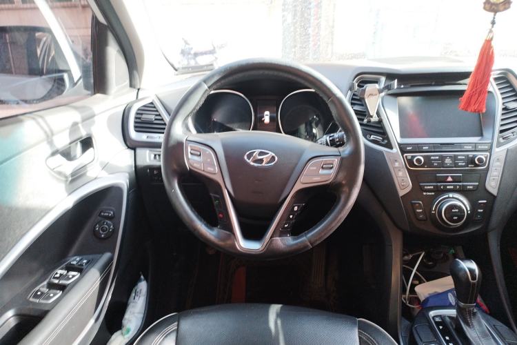 Used Hyundai Santa Fe 2017 2.0T Automatic All-Wheel Drive Smart 7-Seater Steering Wheel