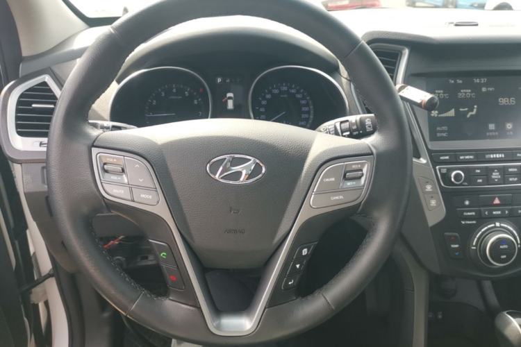 Used Hyundai Santa Fe 2017 2.4L Automatic Two-Wheel Drive Smart Version 5 Seats Steering Wheel