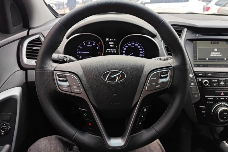 Used Hyundai Santa Fe 2017 2.0T Automatic All-Wheel Drive Smart 7-Seater Steering Wheel
