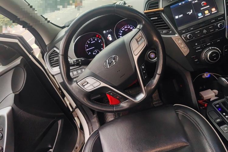 Used Hyundai Santa Fe 2017 2.0T Automatic Two-Wheel Drive Smart Version 7 Seats Steering Wheel