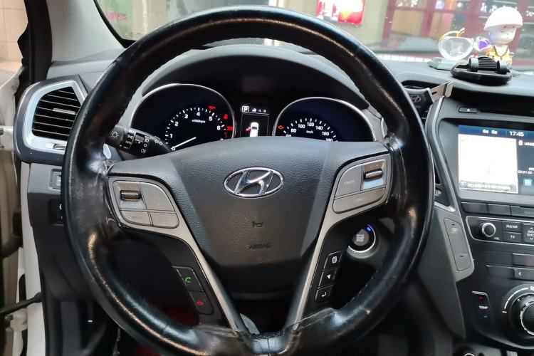 Used Hyundai Santa Fe 2017 2.0T Automatic All-Wheel Drive Smart 7-Seater Steering Wheel