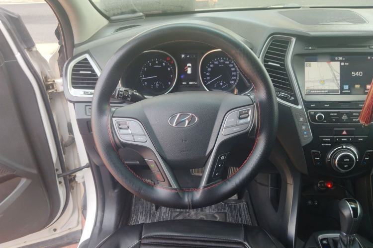 Used Hyundai Santa Fe 2017 2.0T Automatic All-Wheel Drive Smart 7-Seater Steering Wheel