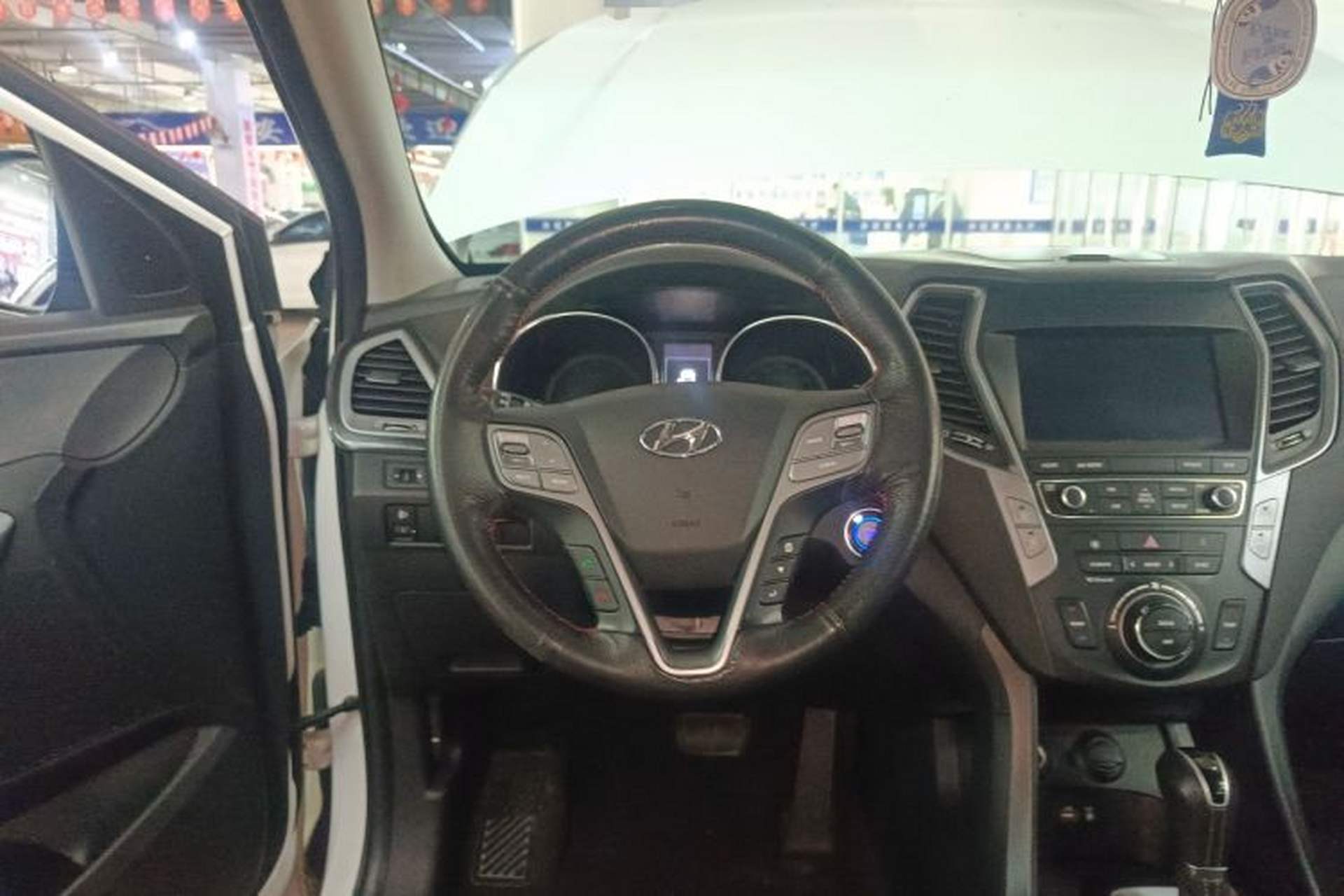 Used Hyundai Santa Fe 2017 2.4L Automatic Two-Wheel Drive Smart Version 5 Seats Steering Wheel
