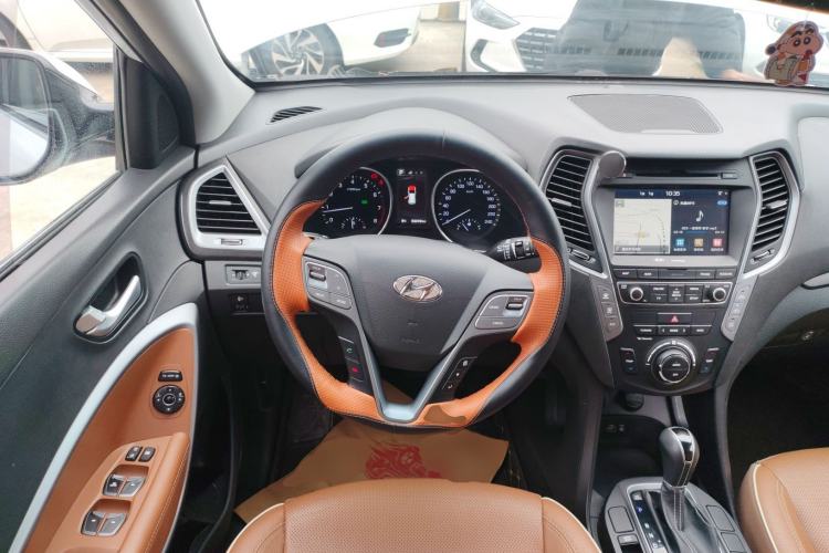 Used Hyundai Santa Fe 2017 2.0T Automatic All-Wheel Drive Smart 7-Seater Steering Wheel