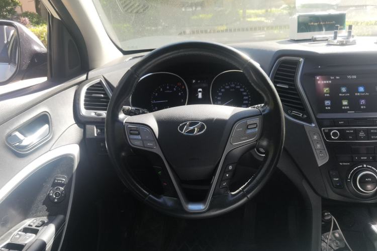 Used Hyundai Santa Fe 2017 2.0T Automatic All-Wheel Drive Smart 7-Seater Steering Wheel
