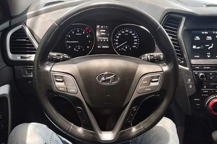 Used Hyundai Santa Fe 2017 2.4L Automatic Two-Wheel Drive Smart Version 5 Seats Steering Wheel