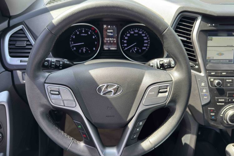 Used Hyundai Santa Fe 2017 2.0T Automatic All-Wheel Drive Smart 7-Seater Steering Wheel