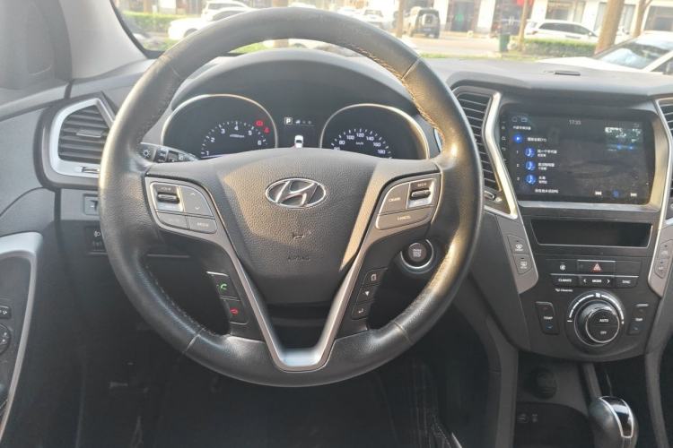 Used Hyundai Santa Fe 2017 2.4L Automatic Two-Wheel Drive Smart Version 5 Seats Steering Wheel