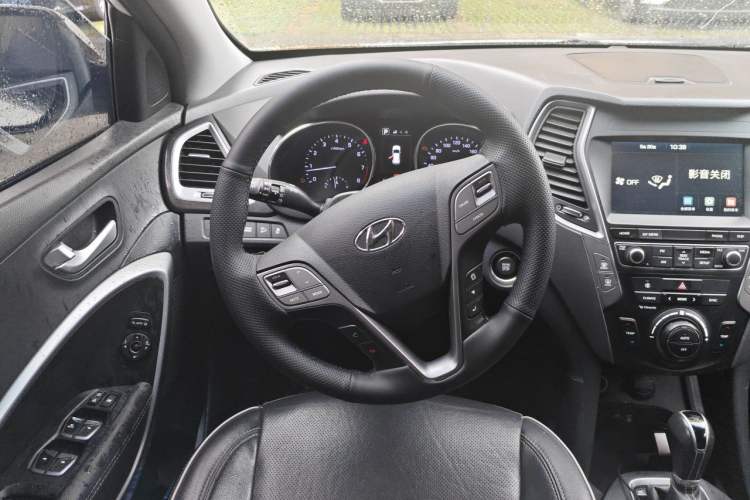 Used Hyundai Santa Fe 2017 2.4L Automatic Two-Wheel Drive Smart Version 5 Seats Steering Wheel