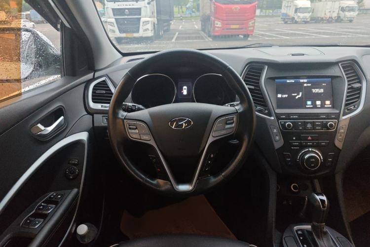 Used Hyundai Santa Fe 2017 2.4L Automatic Two-Wheel Drive Smart Version 5 Seats Steering Wheel