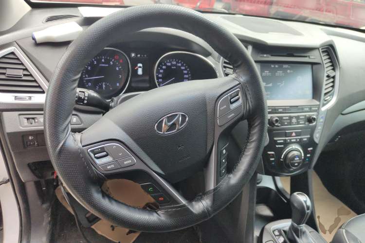 Used Hyundai Santa Fe 2017 2.0T Automatic All-Wheel Drive Smart 7-Seater Steering Wheel