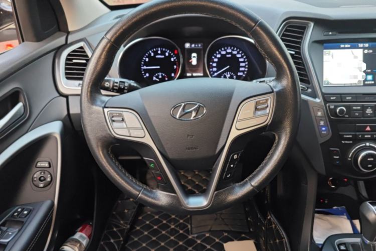 Used Hyundai Santa Fe 2017 2.0T Automatic All-Wheel Drive Smart 7-Seater Steering Wheel