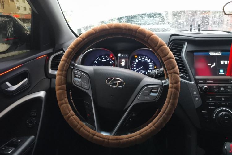 Used Hyundai Santa Fe 2017 2.4L Automatic Two-Wheel Drive Smart Version 5 Seats Steering Wheel