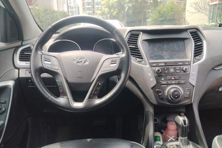 Used Hyundai Santa Fe 2017 2.4L Automatic Two-Wheel Drive Smart Version 5 Seats Steering Wheel
