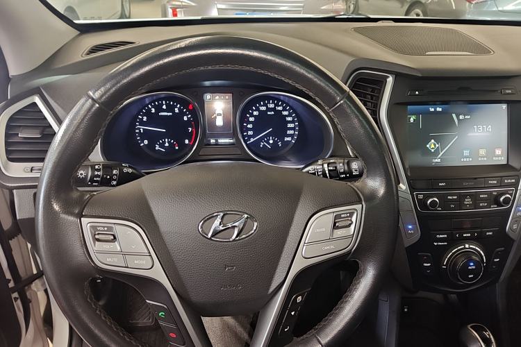 Used Hyundai Santa Fe 2017 2.0T Automatic All-Wheel Drive Smart 7-Seater Steering Wheel