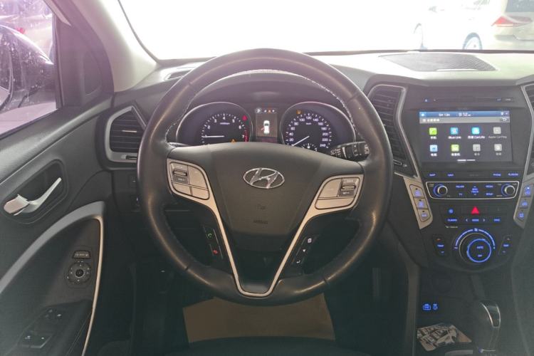 Used Hyundai Santa Fe 2017 2.0T Automatic Two-Wheel Drive Smart Version 7 Seats Steering Wheel