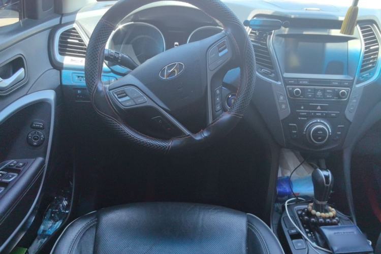 Used Hyundai Santa Fe 2017 2.4L Automatic Two-Wheel Drive Smart Version 5 Seats Steering Wheel
