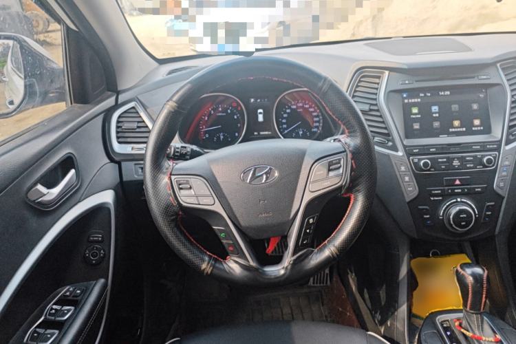 Used Hyundai Santa Fe 2017 2.0T Automatic All-Wheel Drive Smart 7-Seater Steering Wheel