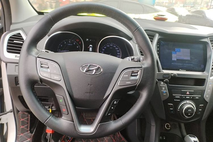 Used Hyundai Santa Fe 2017 2.0T Automatic All-Wheel Drive Smart 7-Seater Steering Wheel