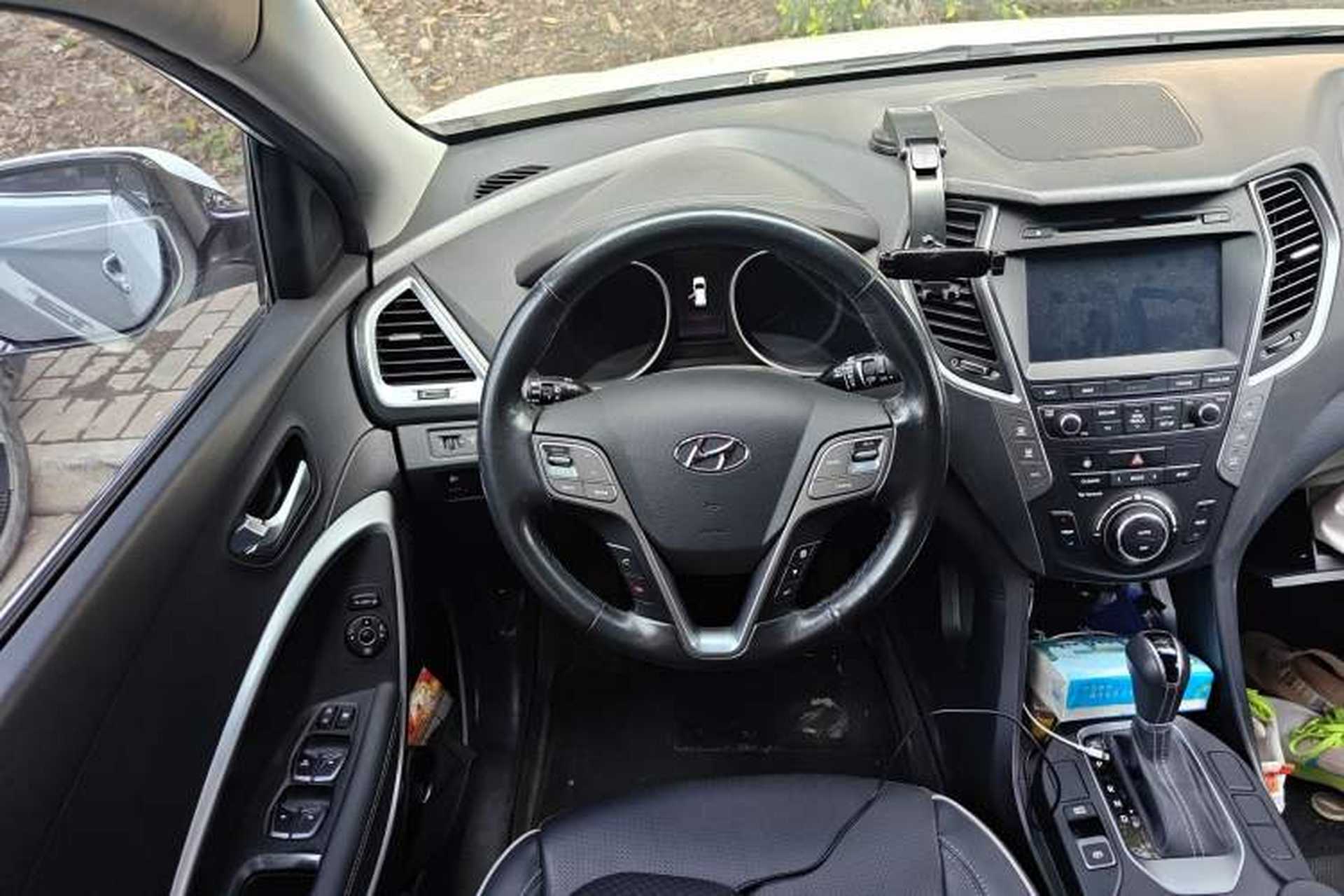 Used Hyundai Santa Fe 2017 2.0T Automatic Two-Wheel Drive Smart Version 7 Seats Steering Wheel