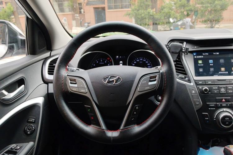 Used Hyundai Santa Fe 2017 2.0T Automatic All-Wheel Drive Smart 7-Seater Steering Wheel