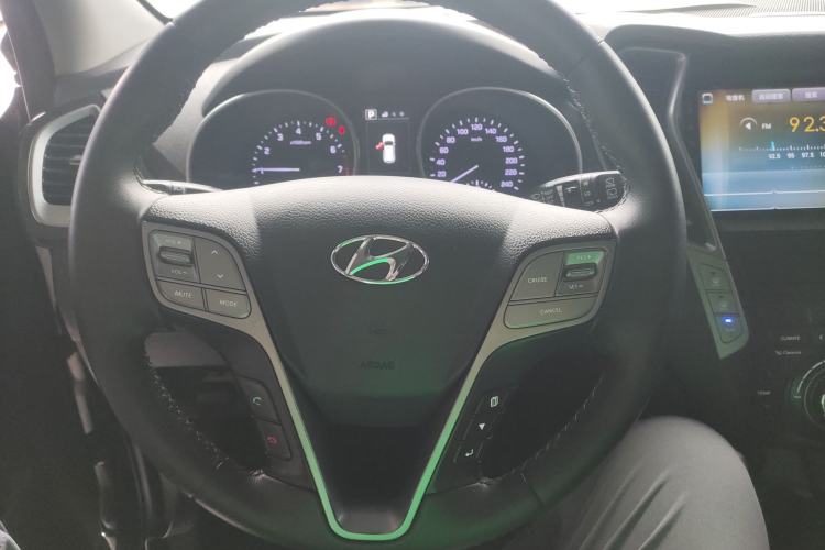 Used Hyundai Santa Fe 2017 2.0T Automatic All-Wheel Drive Smart 7-Seater Steering Wheel