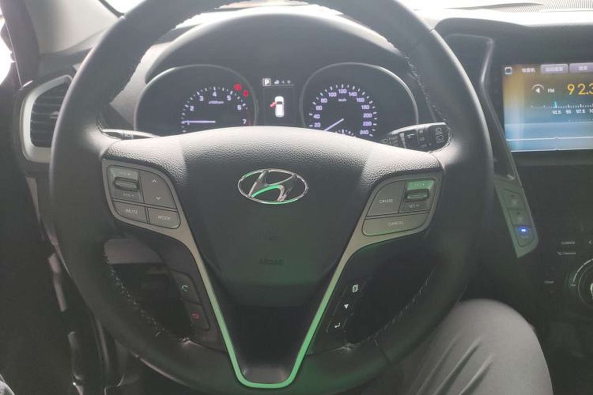 Used Hyundai Santa Fe 2017 2.0T Automatic All-Wheel Drive Smart 7-Seater Steering Wheel