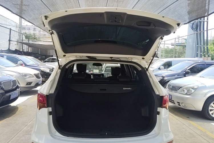 Used Hyundai Santa Fe 2017 2.4L Automatic Two-Wheel Drive Smart Version 5 Seats Trunk