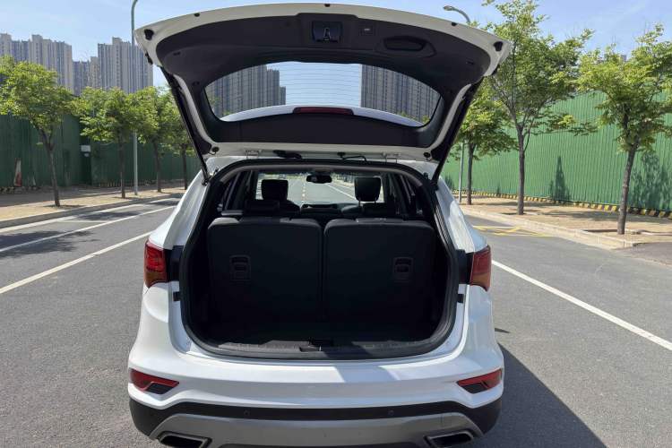 Used Hyundai Santa Fe 2017 2.0T Automatic All-Wheel Drive Smart 7-Seater Trunk