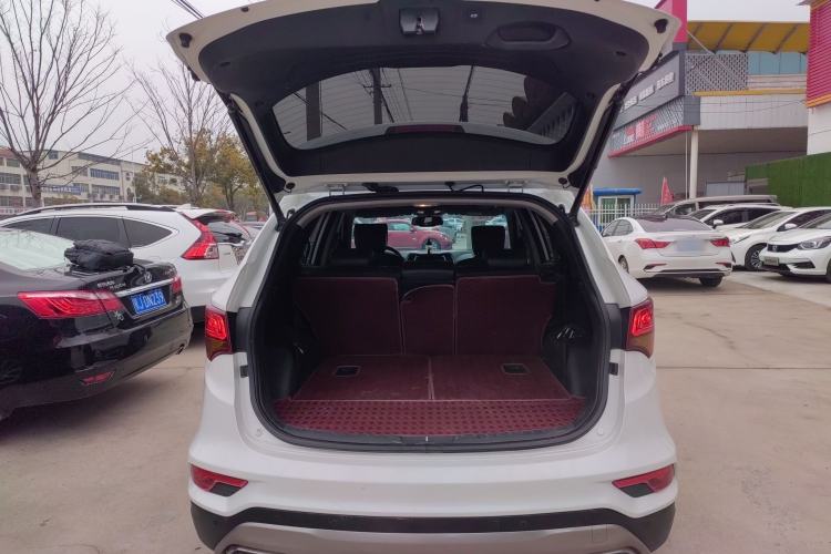 Used Hyundai Santa Fe 2017 2.0T Automatic All-Wheel Drive Smart 7-Seater Trunk